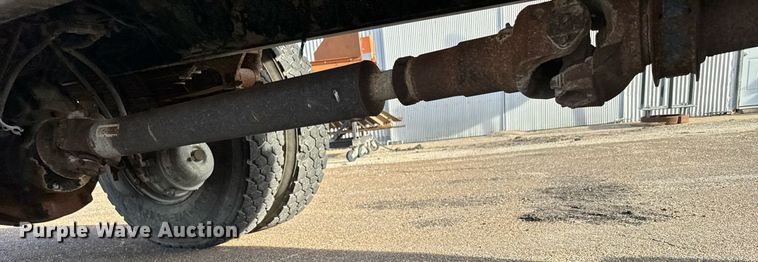 image for item NN9732 1996 Ford F800 refuse truck