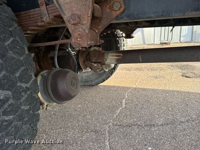 image for item NN9732 1996 Ford F800 refuse truck