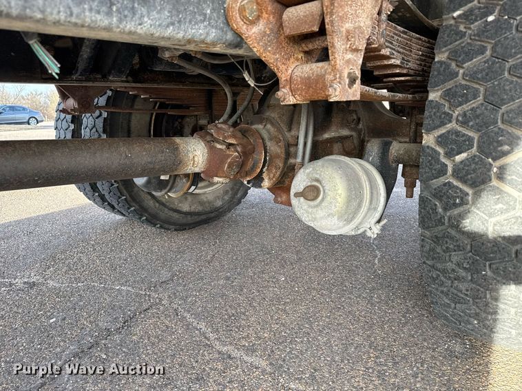 image for item NN9732 1996 Ford F800 refuse truck