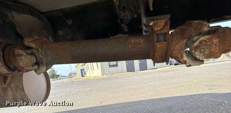 image for item NN9732 1996 Ford F800 refuse truck