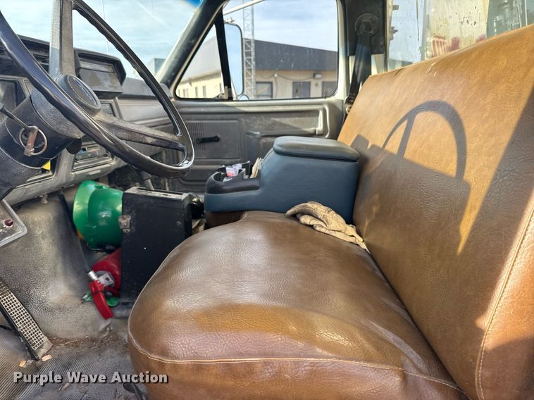 image for item NN9732 1996 Ford F800 refuse truck