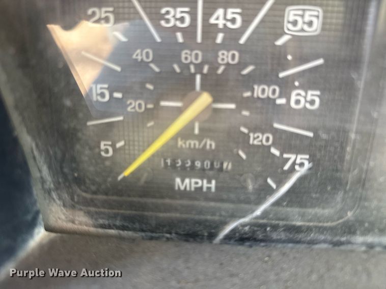 image for item NN9732 1996 Ford F800 refuse truck