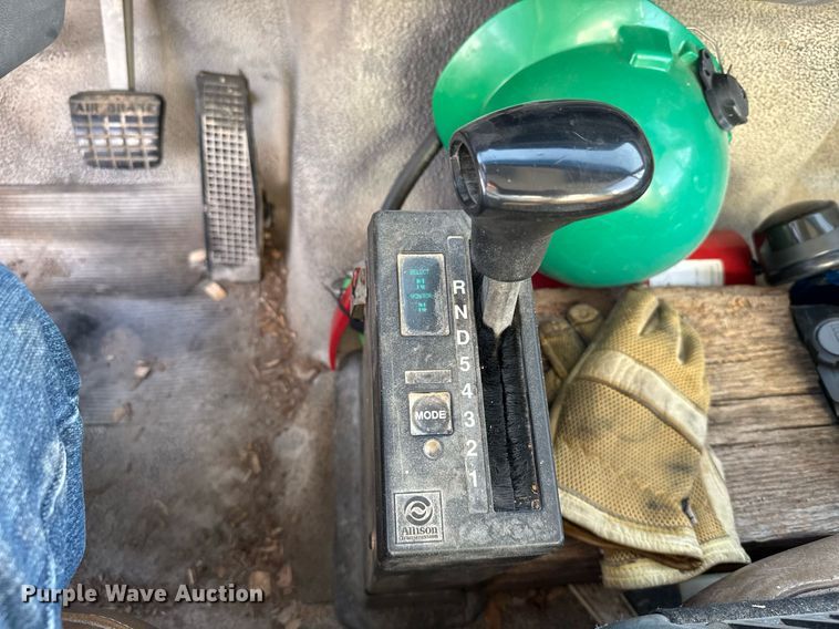 image for item NN9732 1996 Ford F800 refuse truck