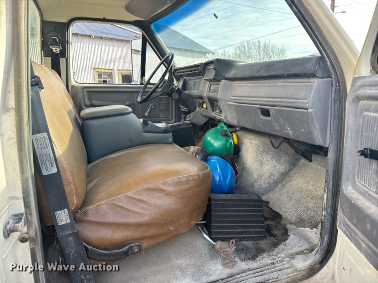 image for item NN9732 1996 Ford F800 refuse truck