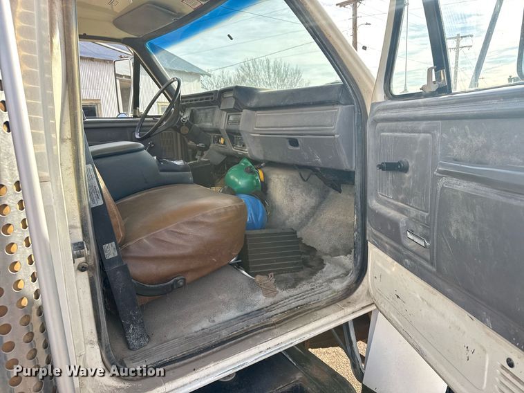 image for item NN9732 1996 Ford F800 refuse truck