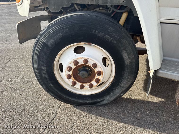 image for item NN9732 1996 Ford F800 refuse truck