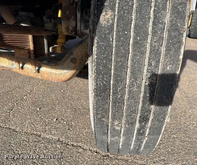 image for item NN9732 1996 Ford F800 refuse truck