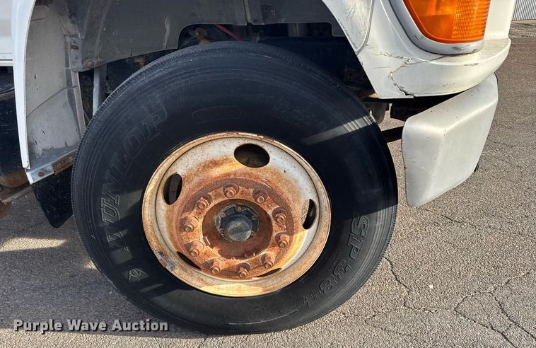 image for item NN9732 1996 Ford F800 refuse truck