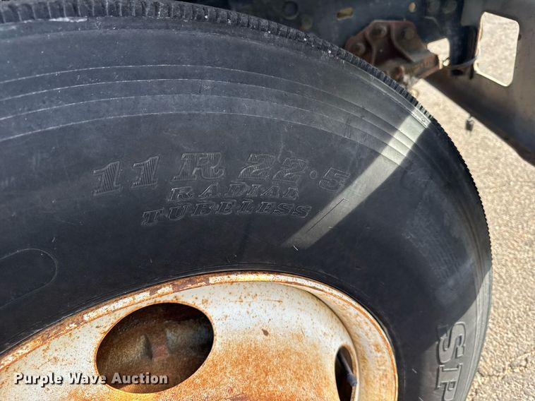 image for item NN9732 1996 Ford F800 refuse truck