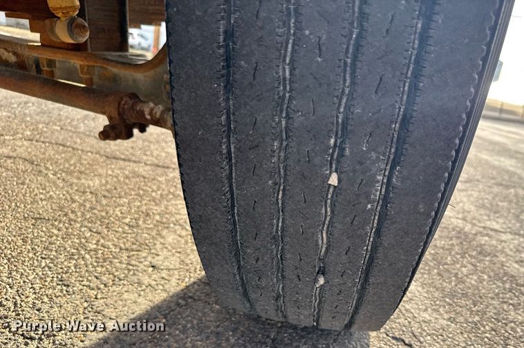 image for item NN9732 1996 Ford F800 refuse truck