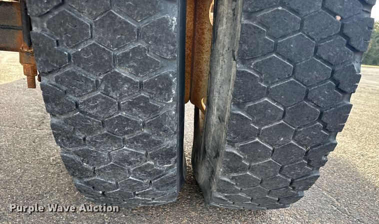 image for item NN9732 1996 Ford F800 refuse truck