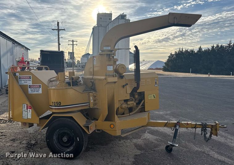 image for item NN9734 1992 Vermeer 1250 wood chipper