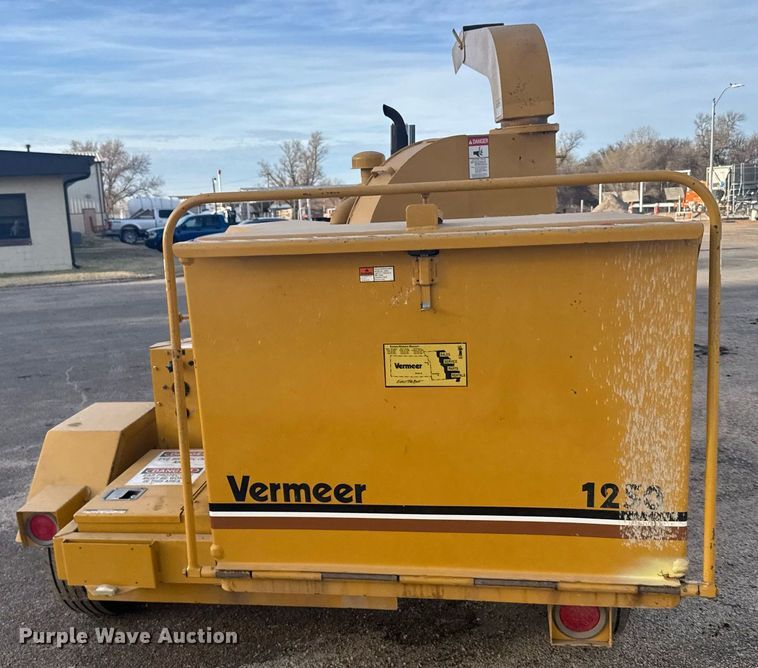 image for item NN9734 1992 Vermeer 1250 wood chipper