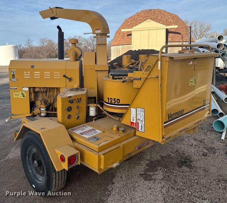 image for item NN9734 1992 Vermeer 1250 wood chipper