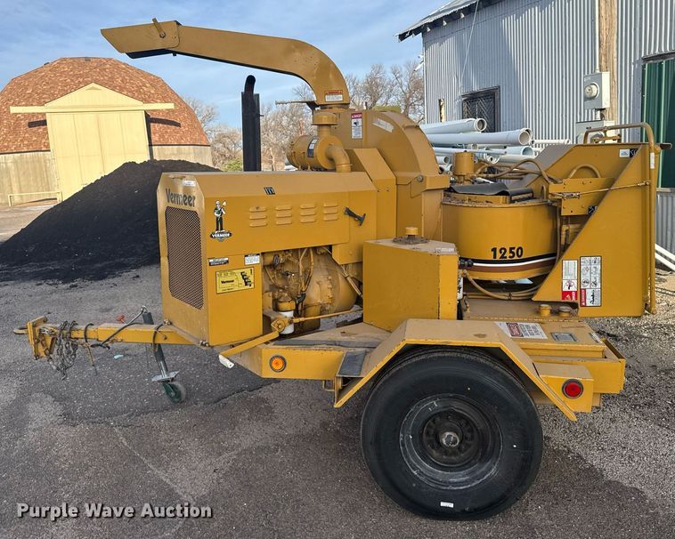 image for item NN9734 1992 Vermeer 1250 wood chipper