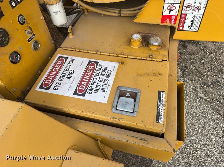 image for item NN9734 1992 Vermeer 1250 wood chipper