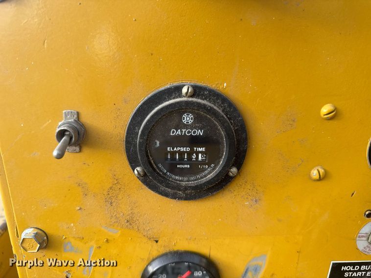 image for item NN9734 1992 Vermeer 1250 wood chipper