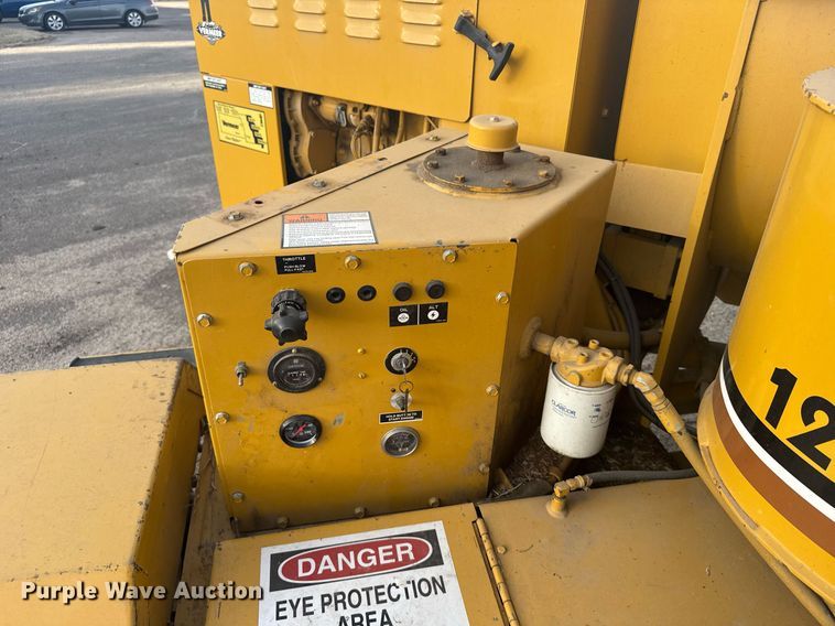 image for item NN9734 1992 Vermeer 1250 wood chipper