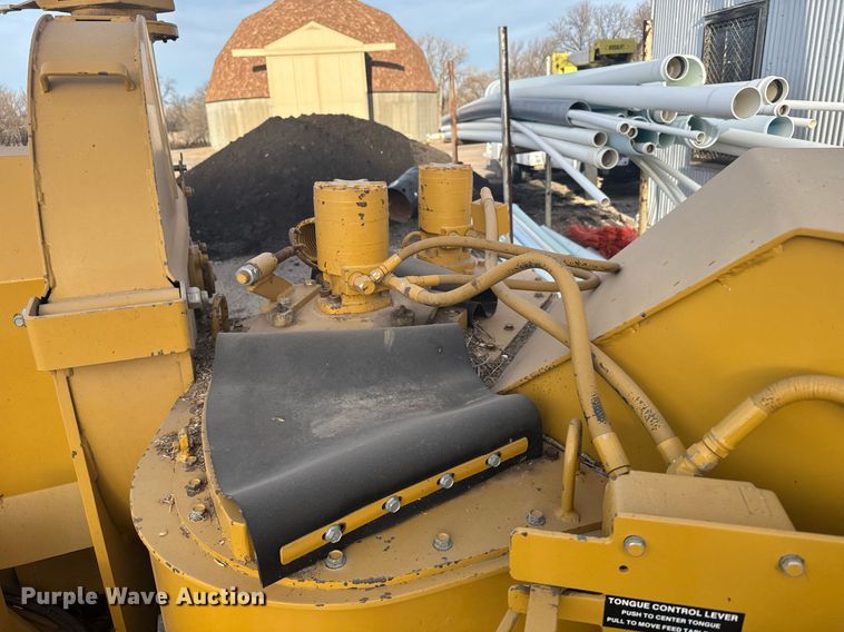 image for item NN9734 1992 Vermeer 1250 wood chipper