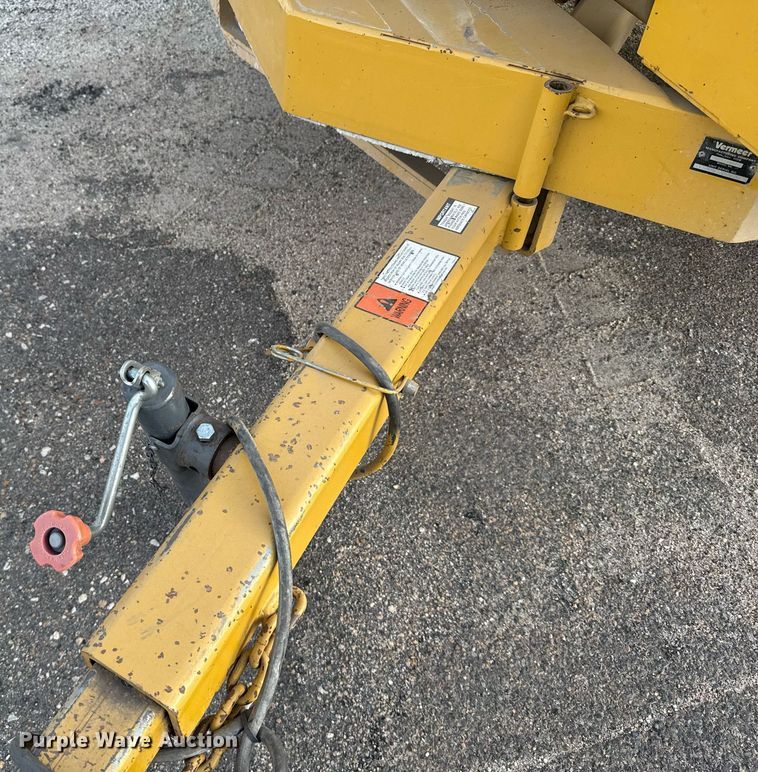 image for item NN9734 1992 Vermeer 1250 wood chipper