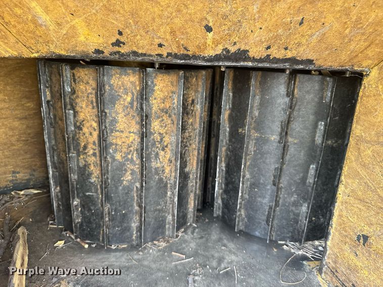 image for item NN9734 1992 Vermeer 1250 wood chipper