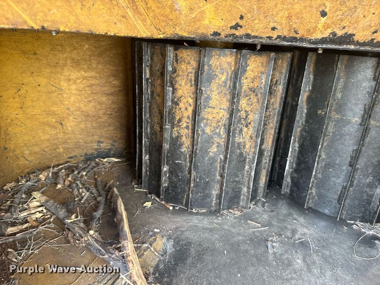 image for item NN9734 1992 Vermeer 1250 wood chipper