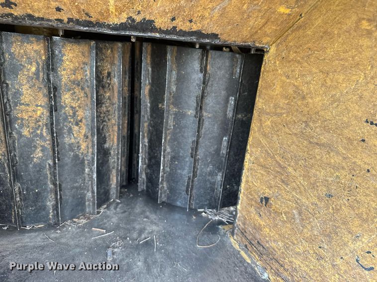 image for item NN9734 1992 Vermeer 1250 wood chipper