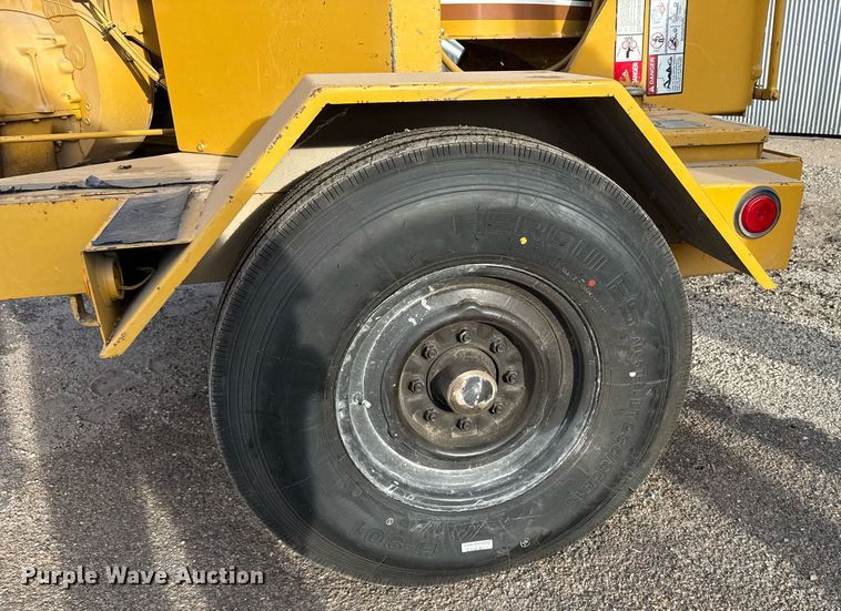 image for item NN9734 1992 Vermeer 1250 wood chipper