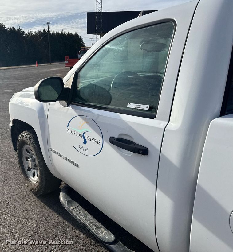 image for item NN9735 2008 Chevrolet Silverado 1500 pickup truck