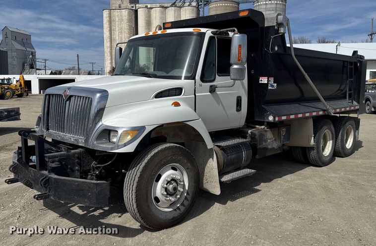 2002 International 7400 dump truck in Smith Center, KS