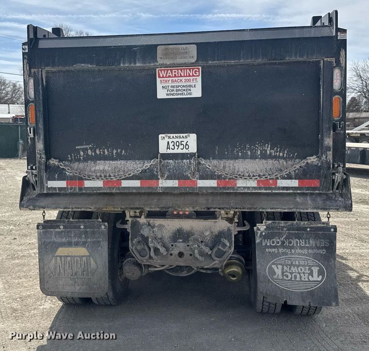 image for item NN9740 2002 International 7400 dump truck