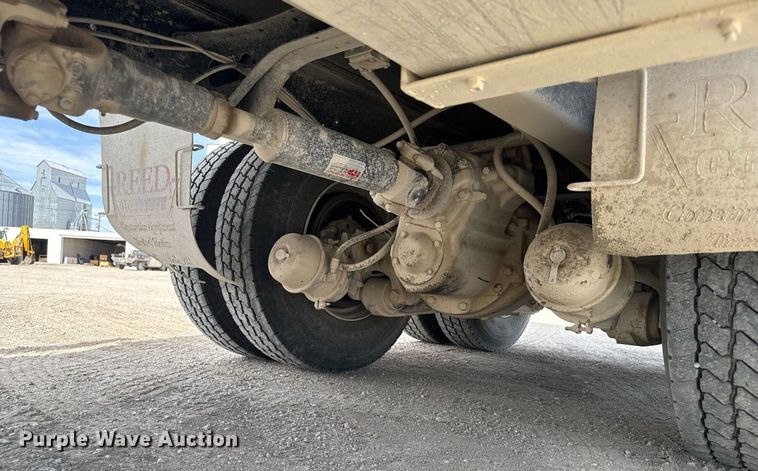 image for item NN9740 2002 International 7400 dump truck