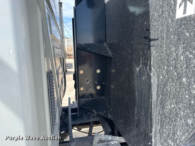 image for item NN9740 2002 International 7400 dump truck