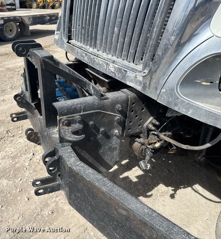 image for item NN9740 2002 International 7400 dump truck