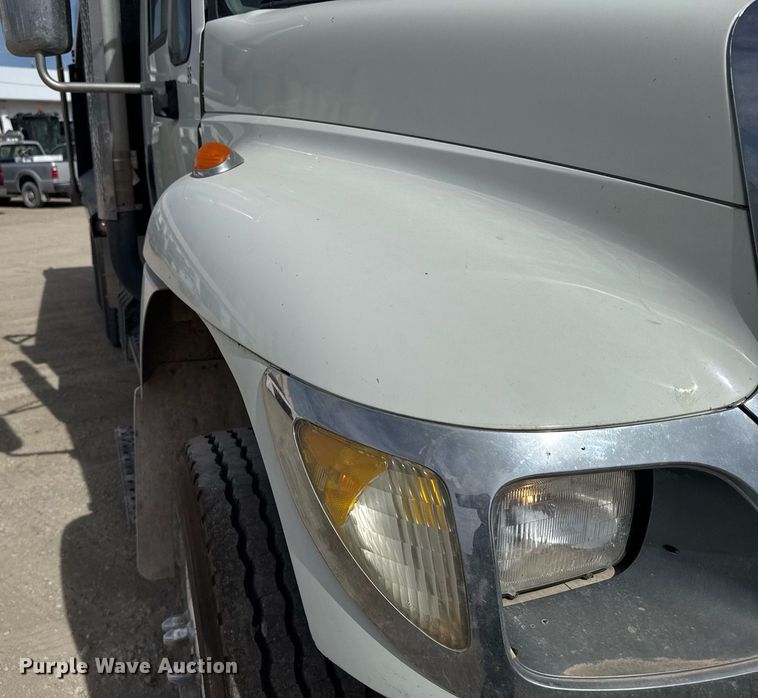 image for item NN9740 2002 International 7400 dump truck