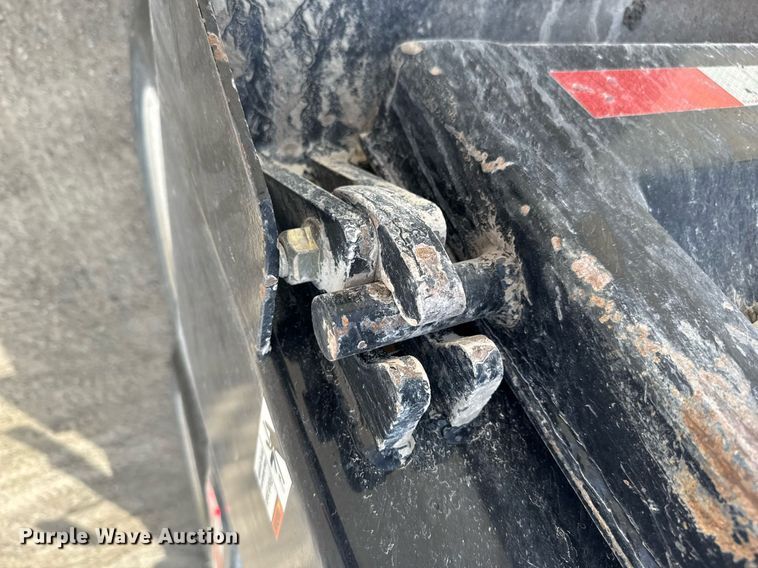 image for item NN9740 2002 International 7400 dump truck