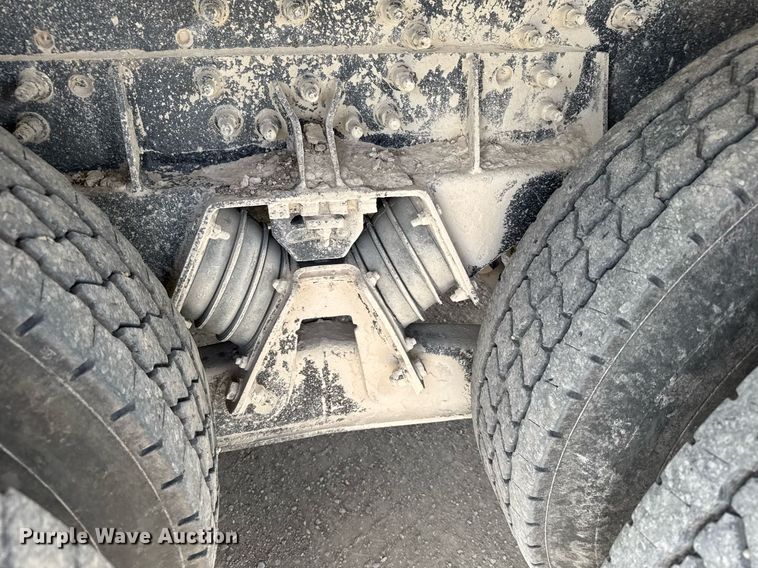 image for item NN9740 2002 International 7400 dump truck