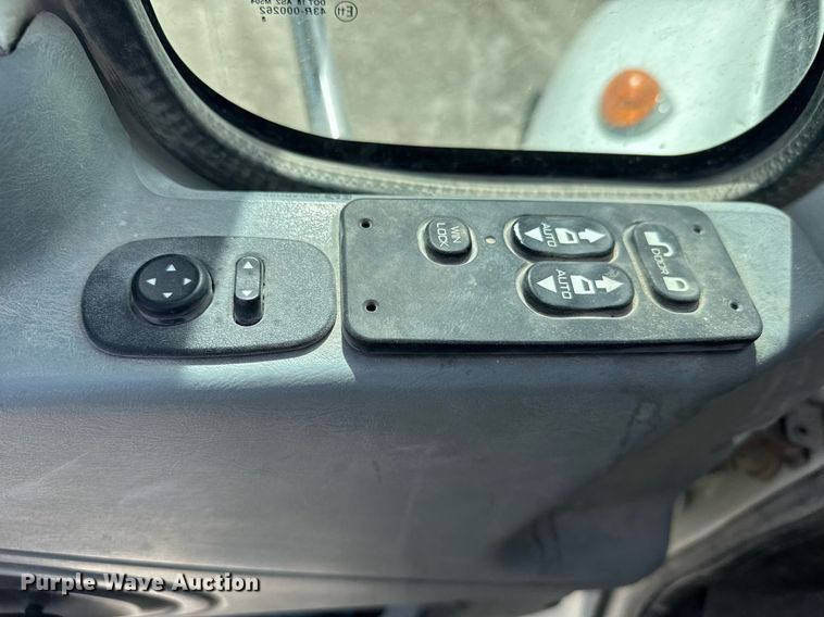 image for item NN9740 2002 International 7400 dump truck