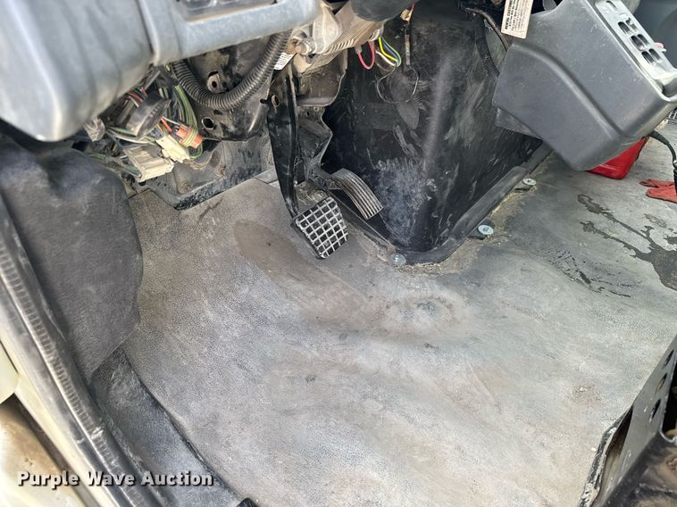 image for item NN9740 2002 International 7400 dump truck