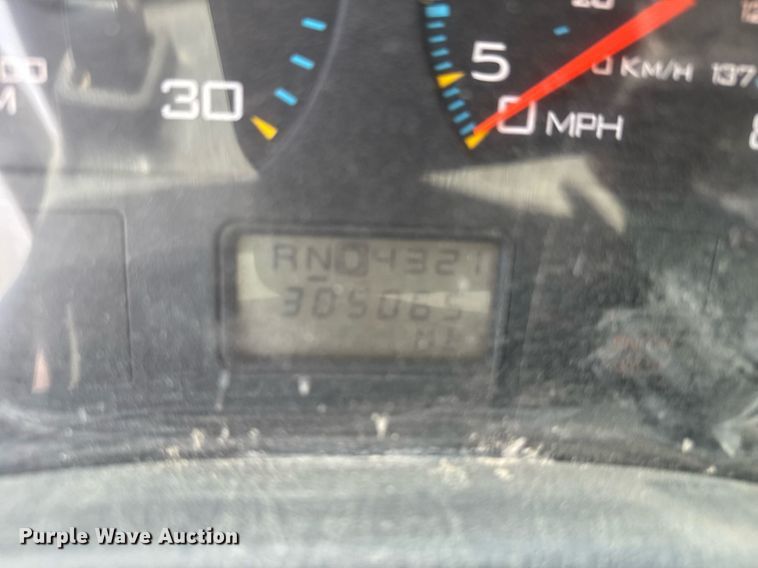 image for item NN9740 2002 International 7400 dump truck