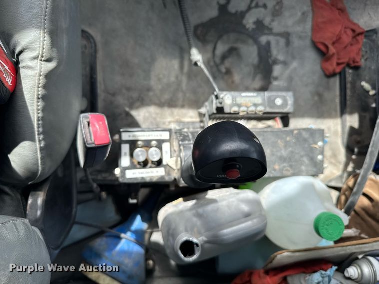 image for item NN9740 2002 International 7400 dump truck