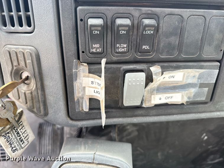 image for item NN9740 2002 International 7400 dump truck