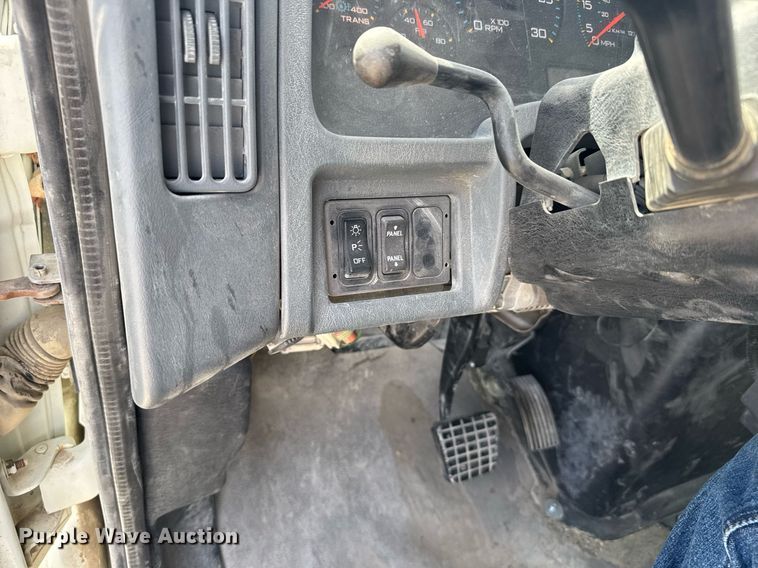 image for item NN9740 2002 International 7400 dump truck