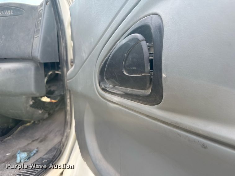 image for item NN9740 2002 International 7400 dump truck