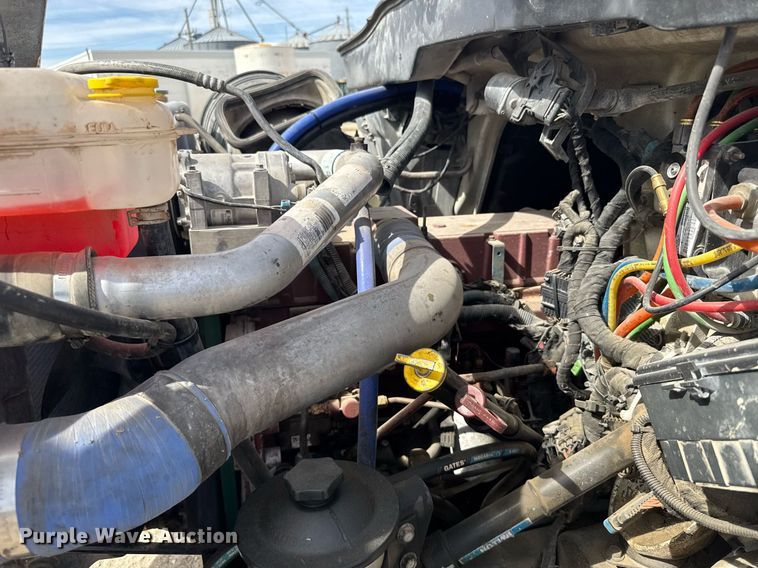 image for item NN9740 2002 International 7400 dump truck