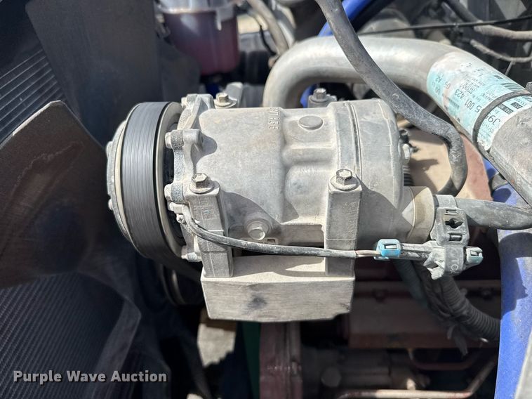 image for item NN9740 2002 International 7400 dump truck