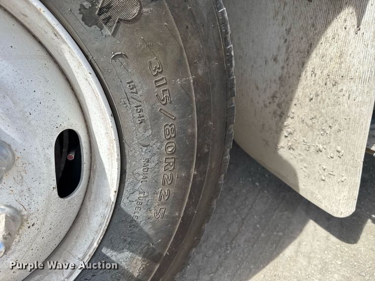 image for item NN9740 2002 International 7400 dump truck