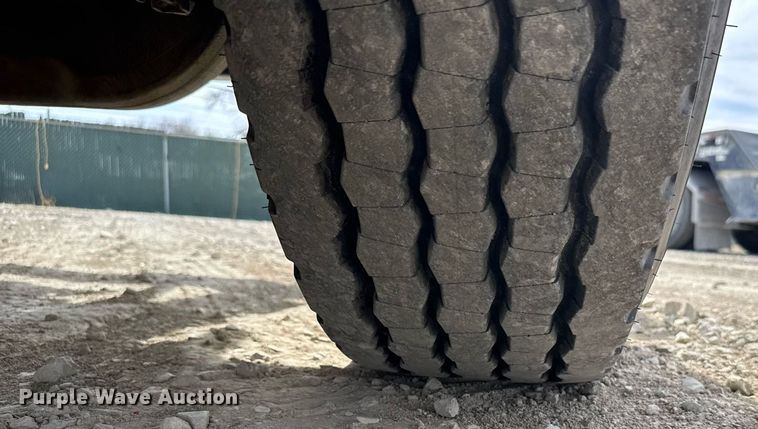 image for item NN9740 2002 International 7400 dump truck