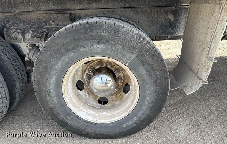 image for item NN9740 2002 International 7400 dump truck