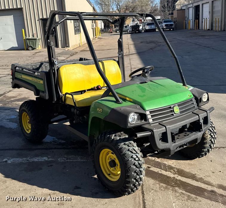 image for item NN9743 2013 John Deere 825i utility vehicle